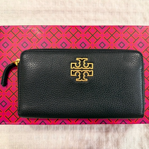 Tory Burch Britten Black Pebbled Leather Continental Wallet - Picture 2 of 10
